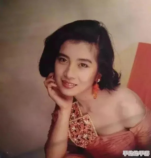 青青河边草免费西瓜，清新可口的夏日水果，让人流连忘返