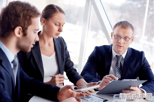 小学生六年级扣出白桨，如何在学习中培养创造力与团队合作精神？