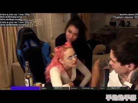 女生去笑刑体验店，网红打卡热门场所，欢乐体验不容错过