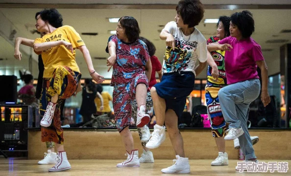 沈阳老阿姨巅峰的时候:当街舞与传统文化碰撞,展现独特魅力与活力 沈阳老阿姨巅峰的时候:当街舞与传统文化碰撞,展现独特魅力与活力