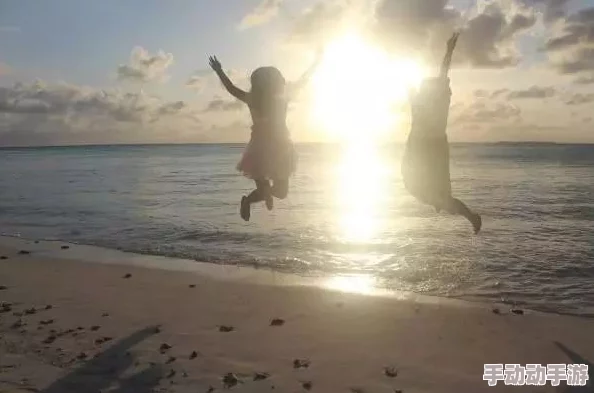 孟月月学游泳与艾伦：一段充满挑战与成长的水中旅程，展现了坚持与友谊的力量