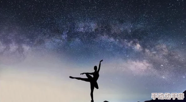 孟月月学游泳与艾伦：一段充满挑战与成长的水中旅程，展现了坚持与友谊的力量