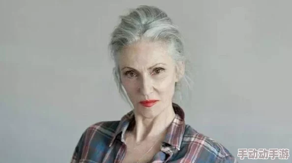 多毛老女人：如何在现代社会中找到自信与美丽的平衡，打破年龄和外貌的束缚