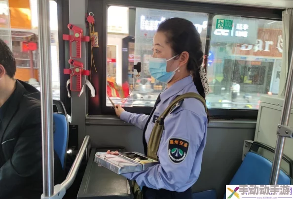 混乱小镇公交车售票员的发展前景：网友评其职业前景光明，技能发展潜力巨大，值得转型尝试