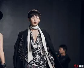 黄太子：网友热议其卓越才华与不羁风格，称其为新时代的文化偶像