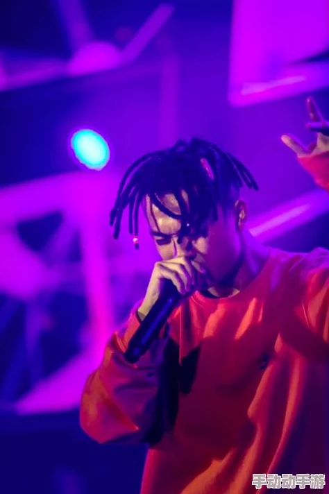 巨大rapper:网友热议其音乐风格与舞台表现,惊叹于其歌词深度与个人魅力,纷纷表示期待新作。 巨大rapper:网友热议其音乐风格与舞台表现,惊叹于其歌词深度与个人魅力,纷纷表示期待新作。