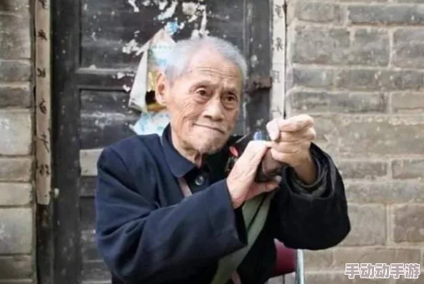 岳丰满多毛的大隂户老太的介绍，用户评价：非常真实且引人入胜的内容，让人忍不住想深入了解