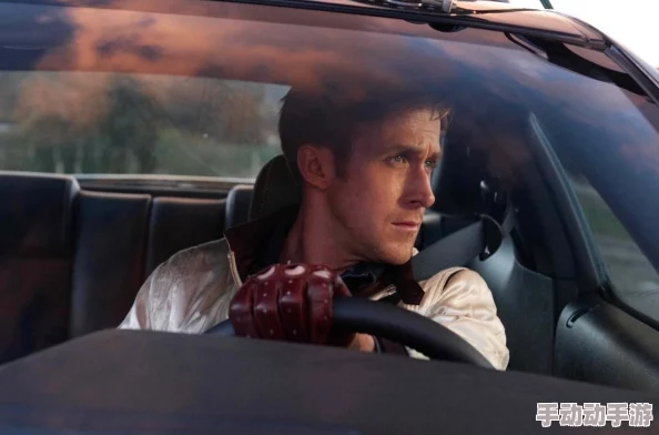 一上来就飙车的双男主：这对搭档的默契与疯狂速度，真是驾驭剧情的绝佳组合！