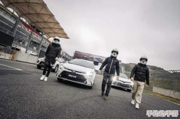 一上来就飙车的双男主：这对搭档的默契与疯狂速度，真是驾驭剧情的绝佳组合！