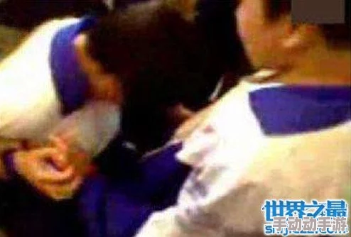 班长让我吃她 胸 摸 她 奶 视频引发社会对青春期教育的深思 班长让我吃她 胸 摸 她 奶 视频引发社会对青春期教育的深思