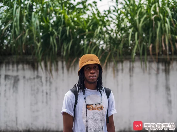 黑人公交车现象深思+多人参与复杂情境+高cH社交动态分析与影响