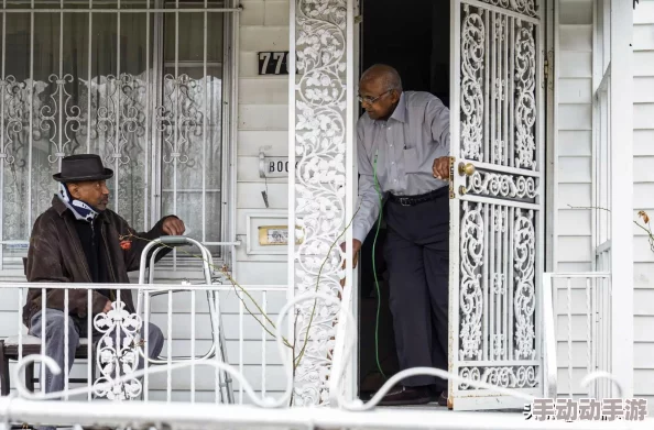 黑人公交车现象深思+多人参与复杂情境+高cH社交动态分析与影响