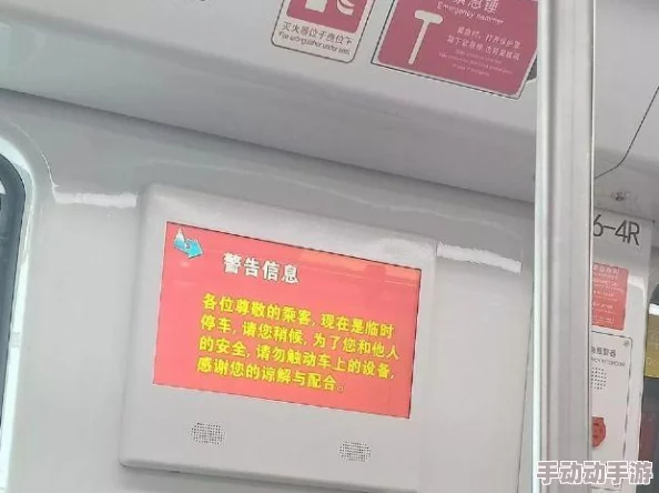 地铁逃生游戏中，高效连点器选择指南：哪款工具助你精准逃脱更胜一筹？