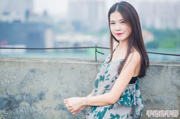 双手攀上两团少女峰是好事吗？网友热议：挑战自我还是太过冒险？