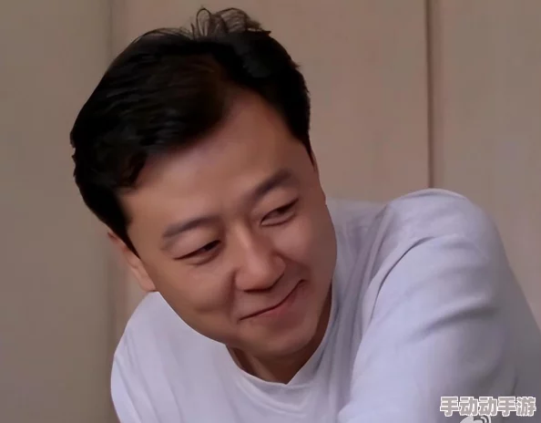 理解申鹤翻白眼流眼泪流口水的背后原因与情感表达，揭示其深层次含义和影响