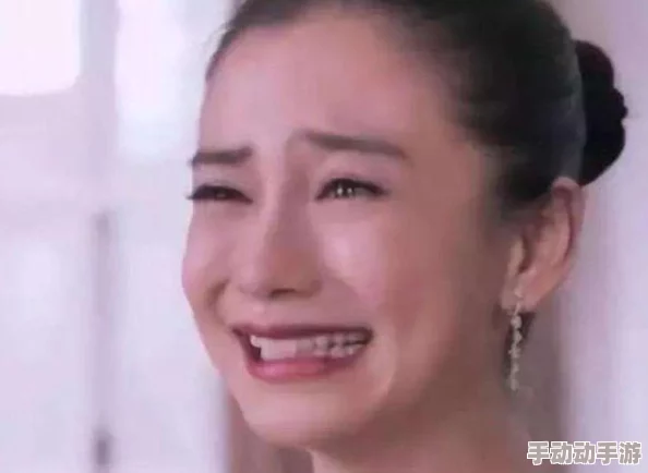 理解申鹤翻白眼流眼泪流口水的背后原因与情感表达，揭示其深层次含义和影响