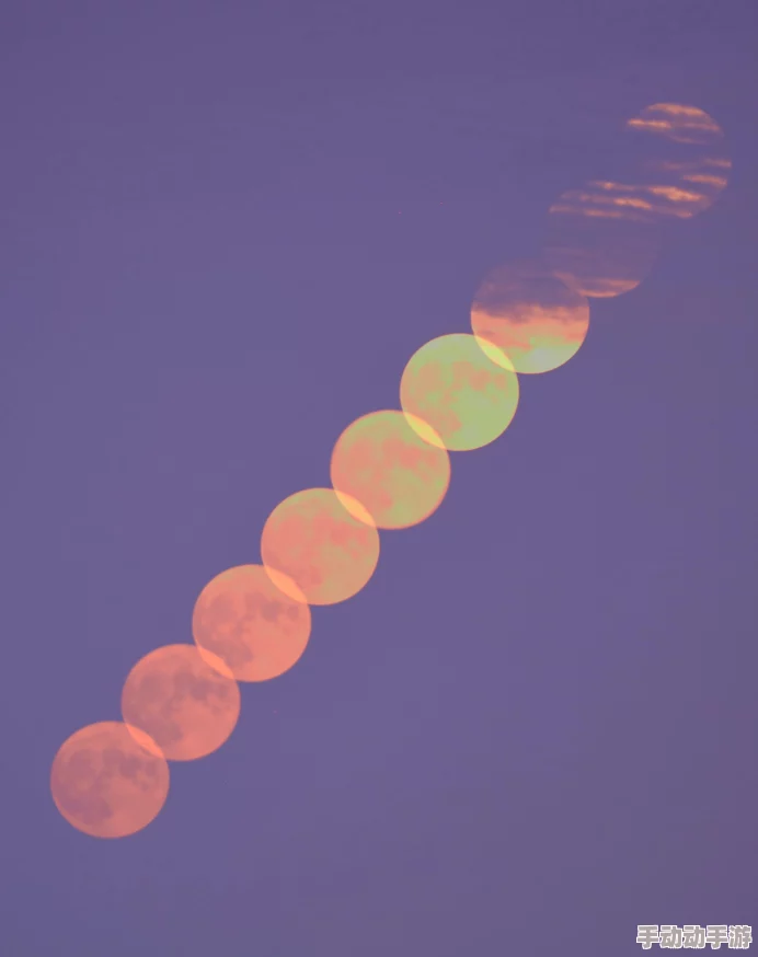 原始传奇中：星辉璀璨与月明静谧，哪个更胜一筹引领游戏新风尚？