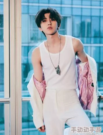 男生坤坤穿女生定眼星辰高清震撼,性别流动与时尚交融背后的故事 男生坤坤穿女生定眼星辰高清震撼,性别流动与时尚交融背后的故事