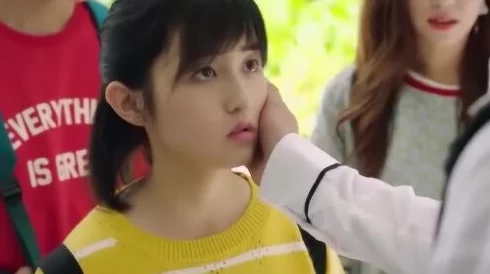 白丝校花被狂揉大胸羞羞,展现青春的无畏与娇羞,令人心动不已的校园故事 白丝校花被狂揉大胸羞羞,展现青春的无畏与娇羞,令人心动不已的校园故事