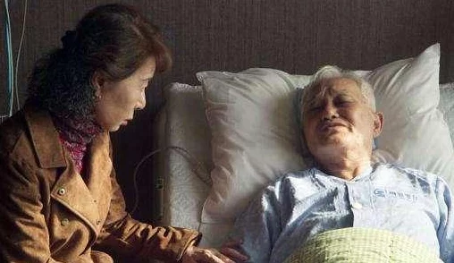 老太婆脱了裤子让我玩，这背后隐藏着怎样的社会现象与人际关系的复杂性？