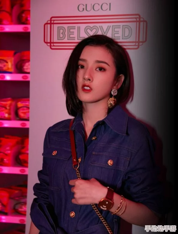 美女校花 张开腿让我 视频,真是让人心动不已,难道这就是传说中的校园爱情?期待更多精彩瞬间! 美女校花 张开腿让我 视频,真是让人心动不已,难道这就是传说中的校园爱情?期待更多精彩瞬间!