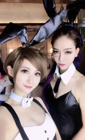 白丝美女被娇喘流出白色，网友评论：这画面太美了，让人忍不住想多看几眼！