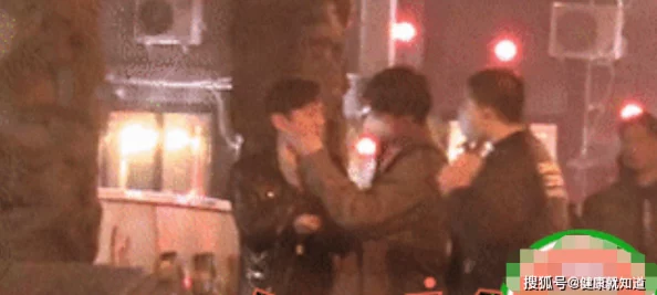 男男互摸jiji秘隐私视频引发网友热议：有人称赞真实，有人呼吁尊重隐私，讨论热烈。