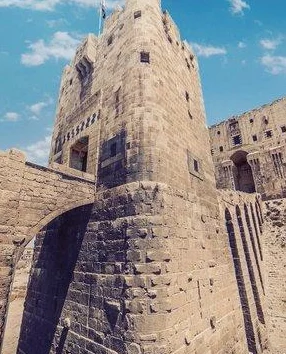 《和平精英》创新体验：探索广州塔特色地图，解锁高空战术与城市巷战新玩法