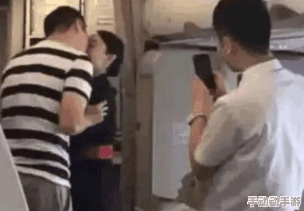 空姐喘息：网友热议“她们的工作压力有多大，难怪会喘息”引发广泛关注与讨论，令人深思