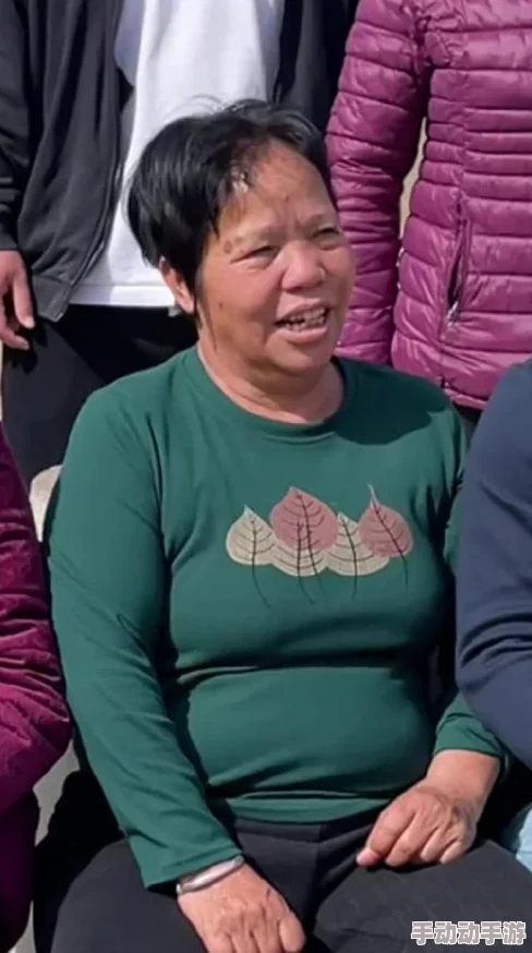 老大婆BBBBBB视频，网友热议：这视频真是太搞笑了，简直让人忍不住想分享给朋友们！