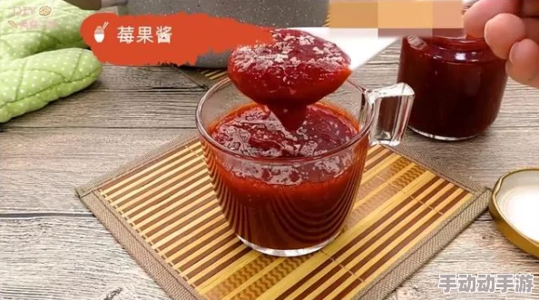 两个男生做酿酿酱酱酱，网红美食教程分享