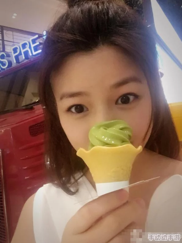 班长让我吃-她-胸 摸-她-奶小黄鸭，网友：这标题真是让人忍不住想点进去看看，太有创意了！