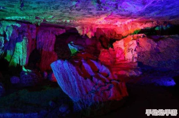 福伦找到紫薇在山洞里发现蛇咬，网友热议：这情节太惊险了，难道是为了强调冒险精神吗？