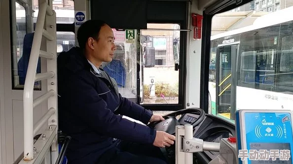 检票员用b检票按尺寸上车，重新定义公共交通服务标准与乘客体验