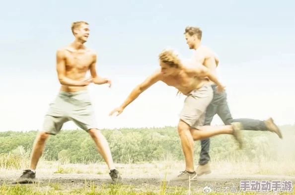 欧美军警猛男男同GAY，网友评论：这样的题材真是让人眼前一亮，期待更多精彩内容！