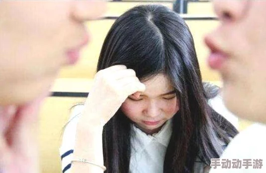 女班长洗澡让我随便摸她的胸，这种情境引发了我对青春期性意识和人际关系界限的深刻思考与反省