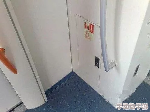 地铁生存策略：揭秘高人气逃生口附近最佳隐蔽蹲守位置