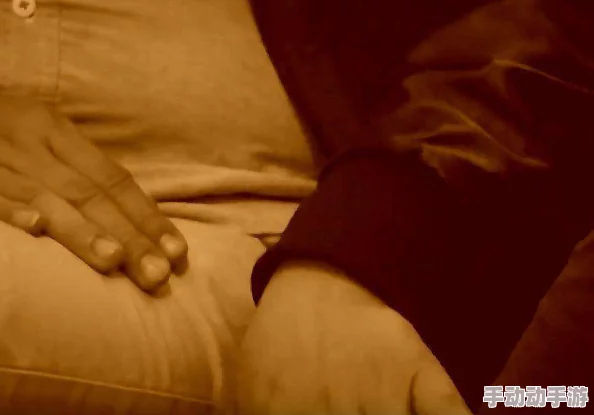 高龄老头Gay互摸，深夜私密互动，感受温暖与激情的碰撞，探索爱的无限可能性