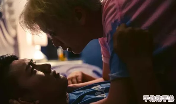 高龄老头Gay互摸，深夜私密互动，感受温暖与激情的碰撞，探索爱的无限可能性