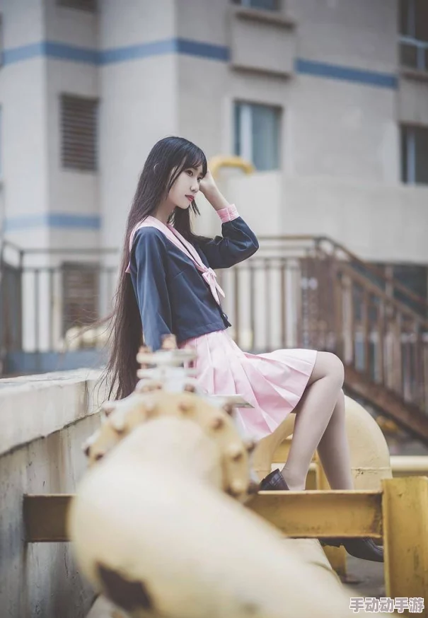 白丝校花 扒开美腿甜美作文:在青春的校园里,感受纯真与魅力交织的瞬间 白丝校花 扒开美腿甜美作文:在青春的校园里,感受纯真与魅力交织的瞬间