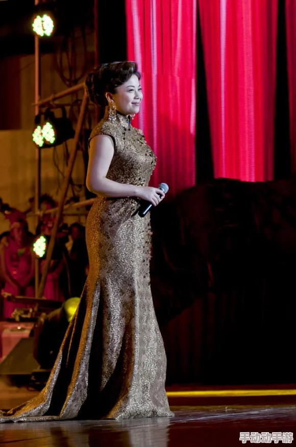 老师黑色双开真丝旗袍的寓意:展现优雅气质与独特魅力的完美选择 老师黑色双开真丝旗袍的寓意:展现优雅气质与独特魅力的完美选择