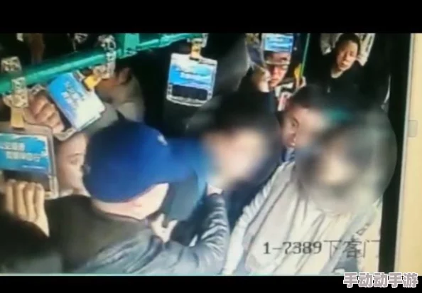 我故意没有穿内裤坐公车让视频引发热议，背后原因令人深思