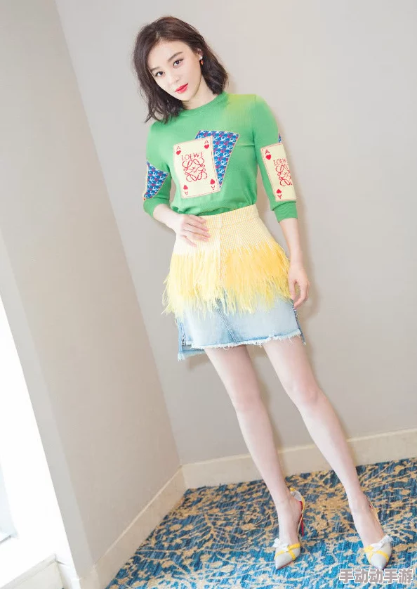 挽起裙子迈开腿打扑克，轻松搞笑小游戏让你乐翻天，快来一起加入这场欢乐的派对吧！