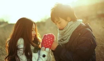 男女在一起愁愁愁视频素材全完，用户评价：情感真实，画面动人，让人深思的作品！