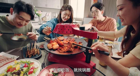 部长去下属家吃饭 日本，温馨家庭聚餐让人感受到浓浓的人情味与职场和谐