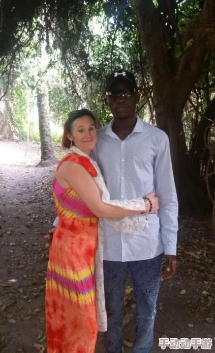 被巨大黑人整得翻白眼，不知所措束手无策