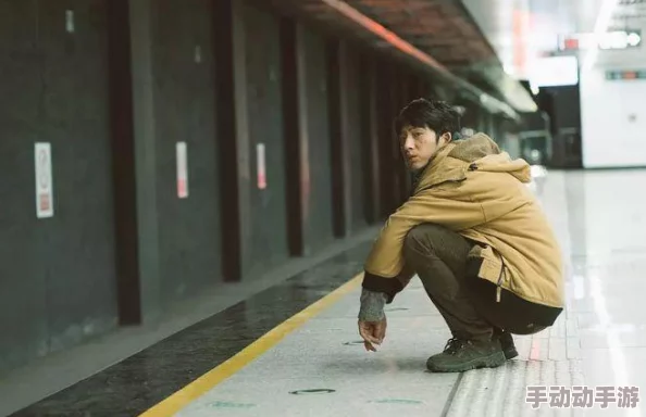 老师露出 强行让男生揉小说，展现了教育中的关爱与理解，让学生在轻松氛围中成长