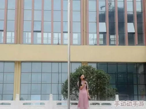 清新早晨下的朝阳初升校园1／1h，阳光洒满充满活力的学习生活