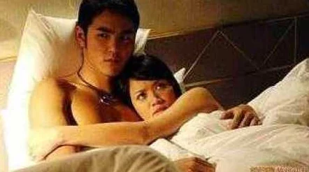 伽罗太华疯狂在床上喷牛奶，这一行为引发了人们对其背后含义和文化象征的深思与讨论