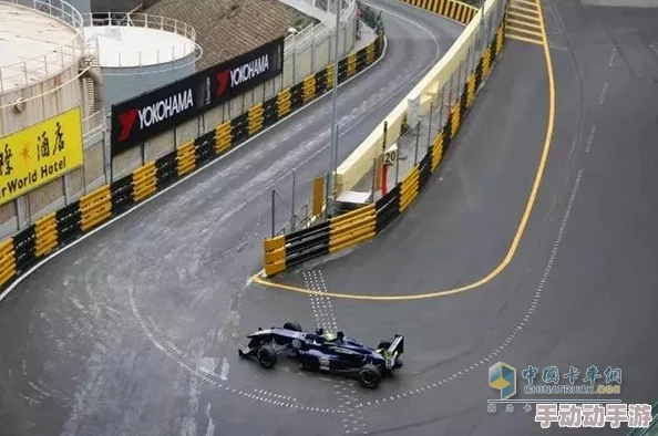 掌握CarX街道设计精髓：创意渐变色应用与个性化赛道打造教程